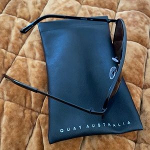 Quay sunglasses black